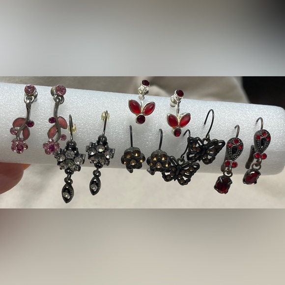 2/$15 Six Pairs of Vintage Earrings - Picture 4 of 10